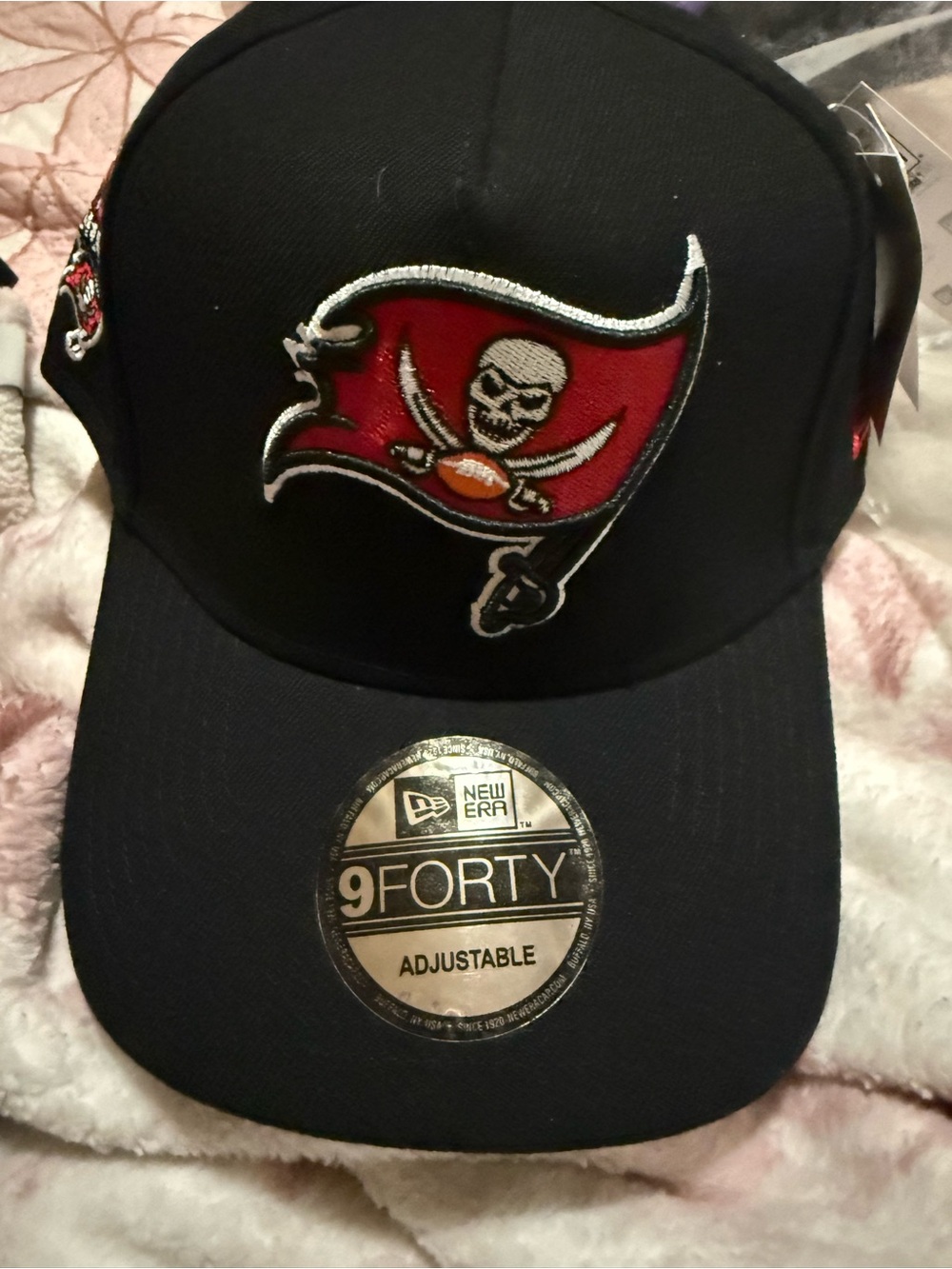 New Era Black Tampa Bay Buccaneers 9FORTY Cap with Red Logo